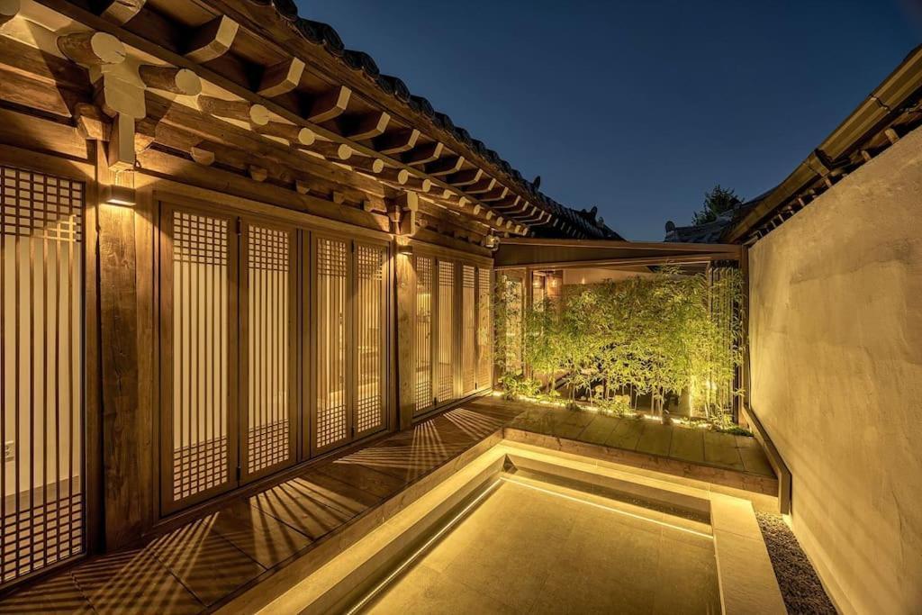 Present Stay Jeonju Bagian luar foto